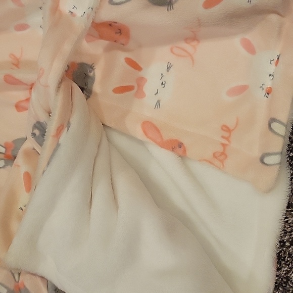 🦩 3 for $25 like new fluffy baby girl robe - Picture 2 of 4